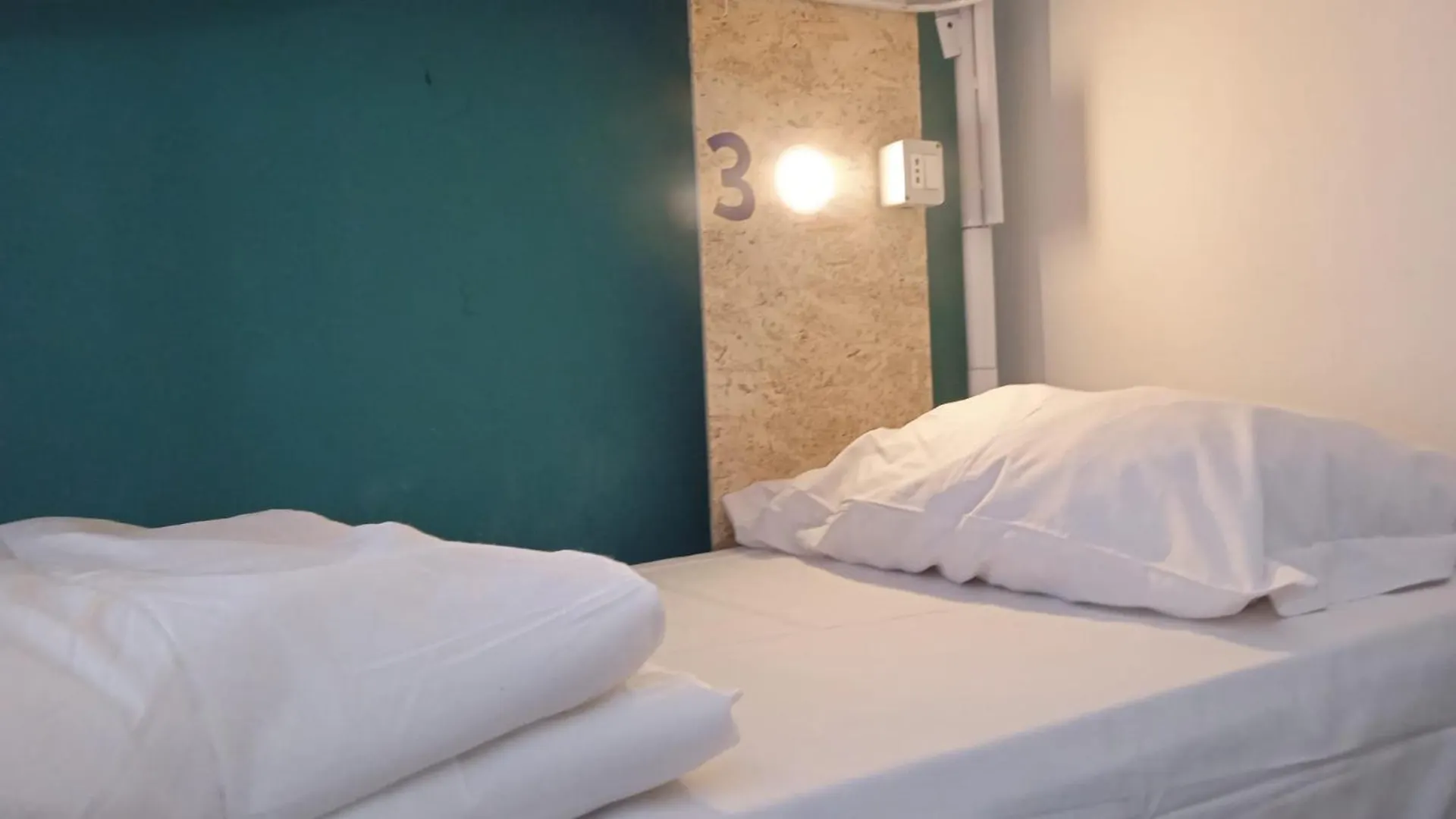 Sunshine Hostel Палермо Италия