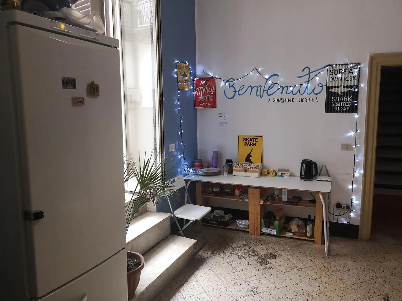 Sunshine Hostel Палермо